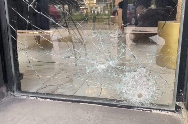Ataşehir’de güzellik merkezine motosikletli silahlı saldırı