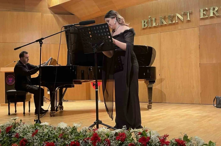 Atatürk Üniversitesi öğrencilerinden muhteşem şan konseri