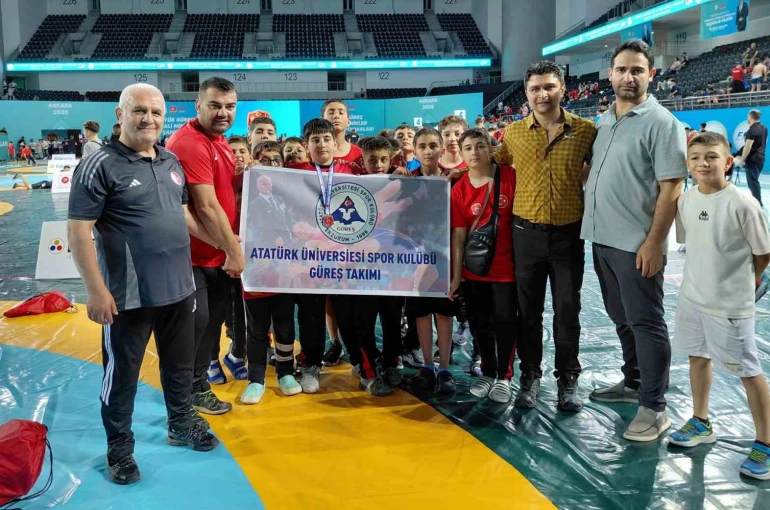 Atatürk Üniversitesi spor kulübünden güreşte Türkiye şampiyonluğu gururu