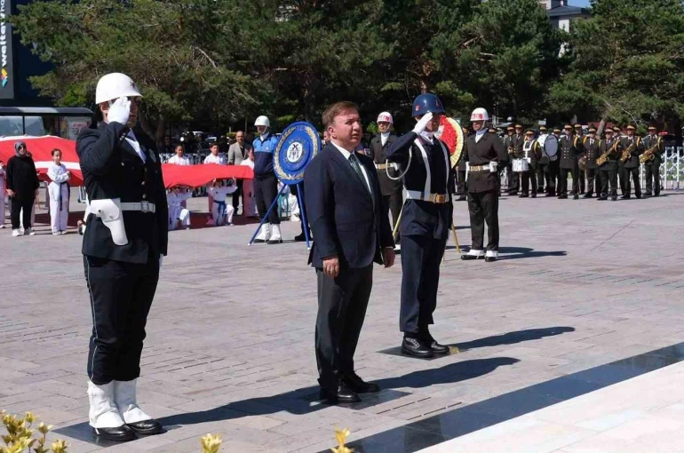 Atatürk’ün Erzincan’a gelişinin 107’nci yılı dolayısıyla tören düzenlendi