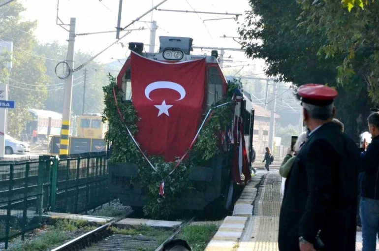 Atatürk’ün Manisa’ya gelişinin 100. yıl dönümü coşkuyla kutlandı
