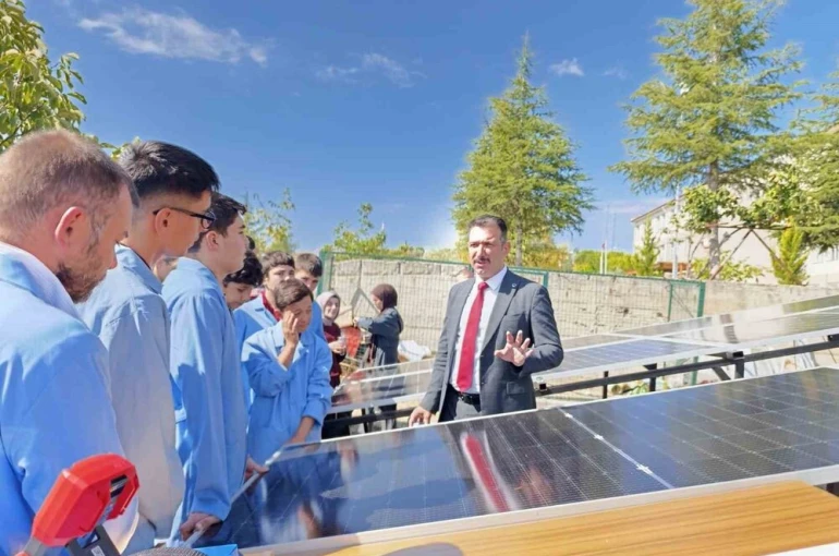 "Atölyede 1 Gün Projesi" Gördes’te başladı