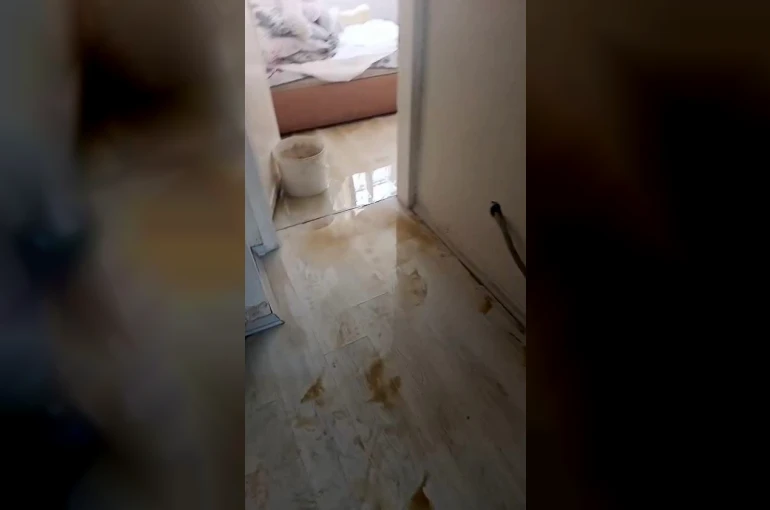 Avcılar’da İSKİ borusu patladı, evi su bastı