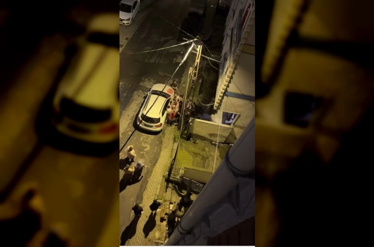 Avcılar’da komşuların yumruklu sopalı kavgası