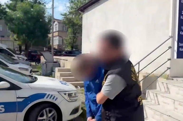 Avcılar’da uyuşturucu satıcısına polisten kurye kılığında operasyon