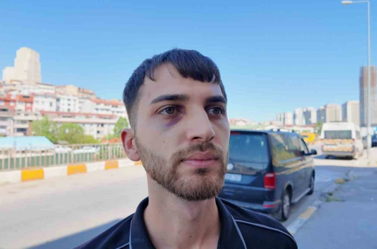 Avcılar’da yaşanan kaza sonrası sürücüyü darp ettiler: O anlar kameraya yansıdı