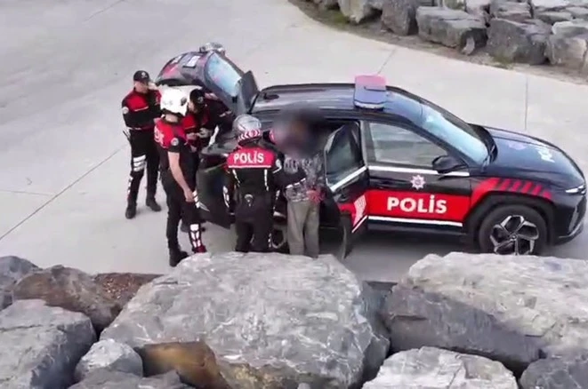 Avcılar’da yunus polisinden dronlu denetim: Şüphelinin üzerinden uyuşturucu çıktı