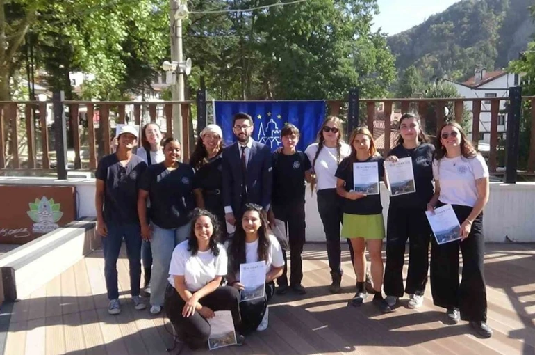 Avrupa Miras Gönüllüleri Mudurnu’da ilk projelerini tamamladı: Gönüllülere plaket verildi