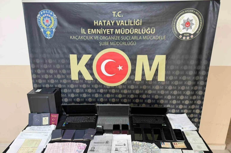Ayak bile basmadıkları ülkelerde yıllarca çalışmış gibi gösterilen şahısları sahte belgelerle emekli eden çeteye operasyon
