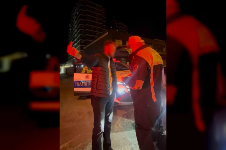 "Ayaklarına kapanayım ne olur arabayı men etmeyin" diyen alkollü sürücü cezadan kurtulamadı