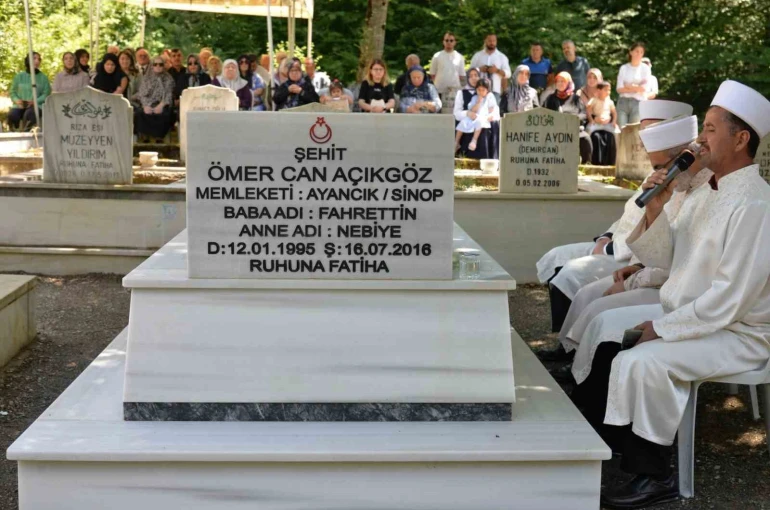 Ayancıklı 15 Temmuz şehidi kabri başında anıldı