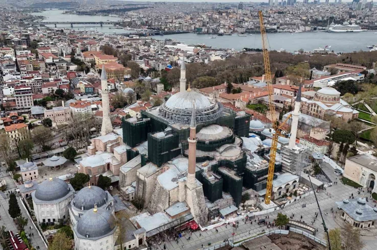 Ayasofya’da dev restorasyonda kritik aşama: Kubbe kapatılıyor