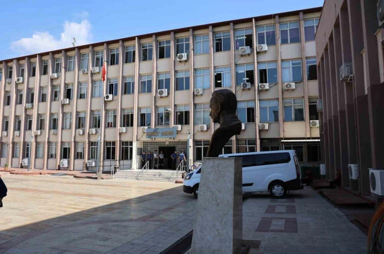 Aydın Adliyesi’nde gergin anlar, 3 kişi gözaltına alındı