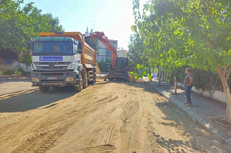 Aydın Büyükşehir’den 17 ilçede eş zamanlı yol seferberliği