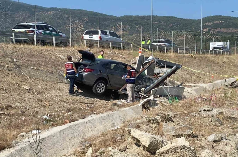 Aydın-Denizli otoyolunda ilginç kaza: Otobanda araç yoldan çıktı, kulübesinde bekleyen bekçi kazada hayatını kaybetti