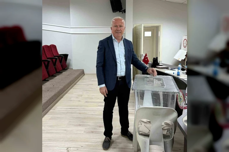 Aydın Eczacı Odası Başkanı Karaarslan 7. defa güven tazeledi