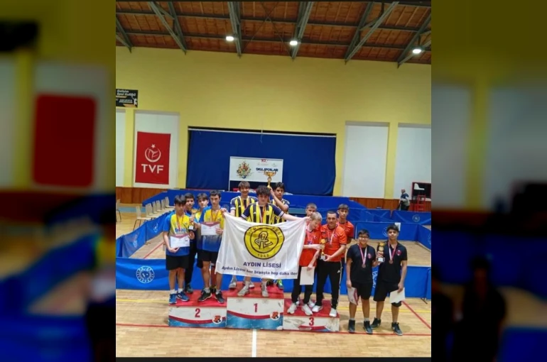 Aydın Lisesi Masa Tenisi Turnuvası’nda şampiyonu oldu