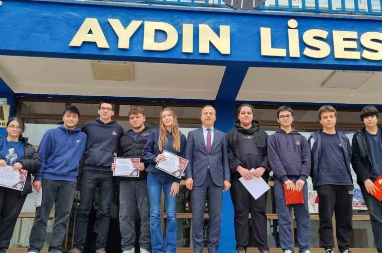 Aydın Lisesi öğrencileri başarılarıyla gururlandırdı