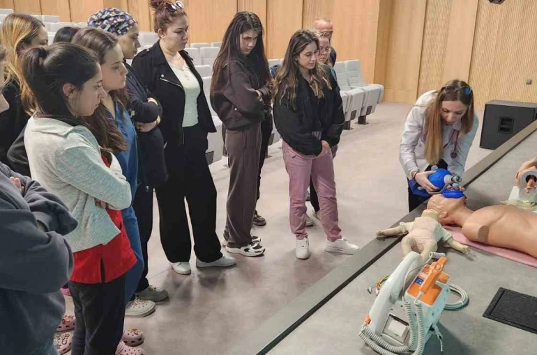 Aydın Şehir Hastanesi’nde çocuk acil ekiplerine kritik eğitim