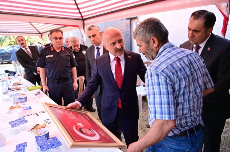 Aydın Valisi Varol’dan şehit polis Tayfun Baş’ın ailesine taziye ziyareti