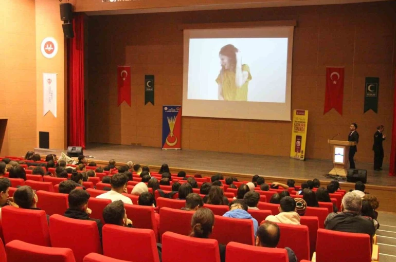 Aydın’da gençler için ‘Şiddetsiz ve Bağımsız Gelecek’ buluşması gerçekleştirildi