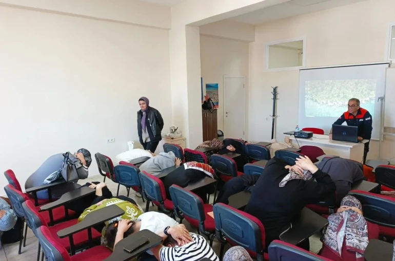 Aydın’da kursiyerler ve otel personeline afet eğitimi 