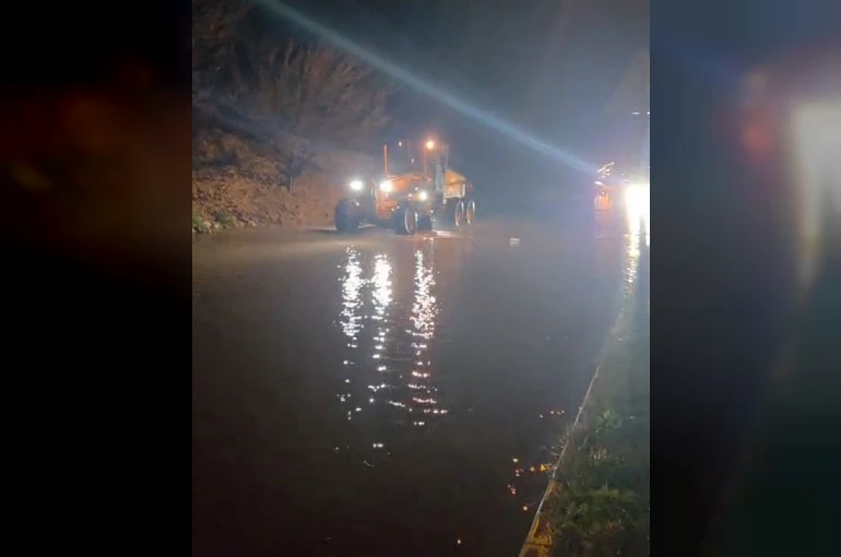 Aydın’ı sağanak vurdu: Söke ve Kuşadası yollarında ulaşım durdu