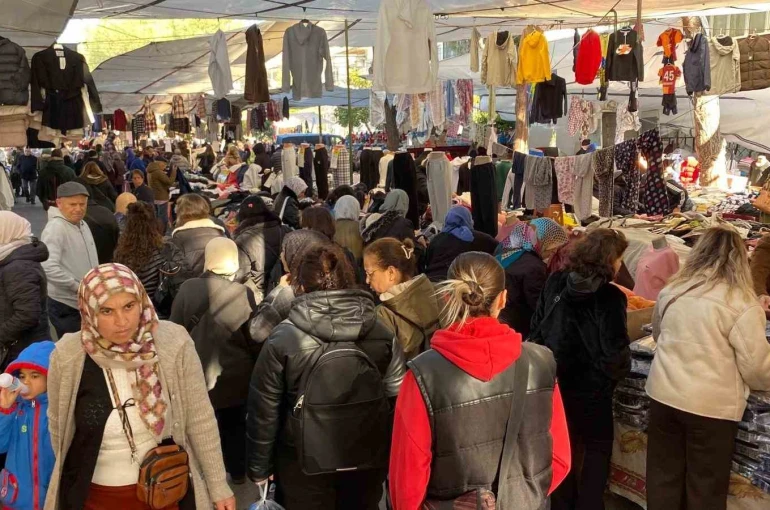 Aydın’ın tarihi Salı Pazarı’nda yıl sonu hareketliliği