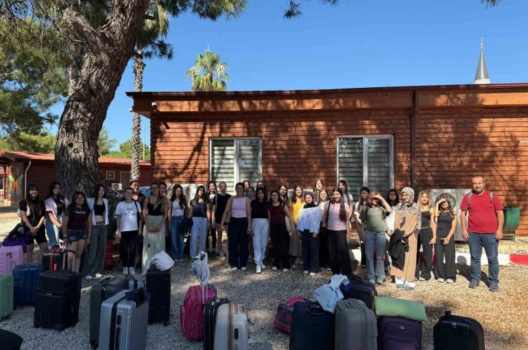 Aydınlı gençler ücretsiz gençlik kampı için Antalya yolcusu