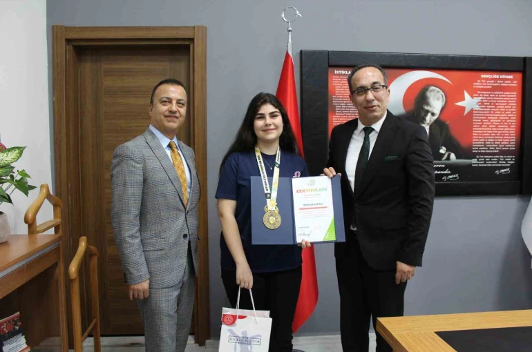 Aydınlı öğrenci uluslararası matematik olimpiyatında altın kazandı