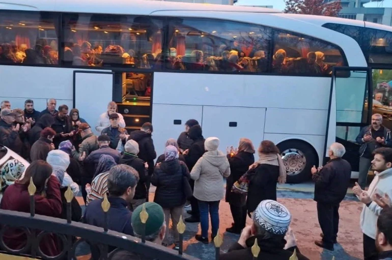Aydınlı umreciler dualarla uğurlandı