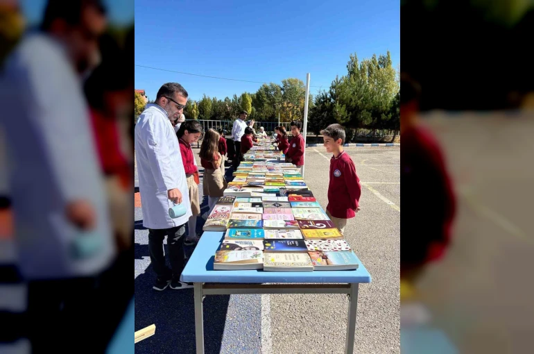 Aydıntepe’de ’Kültür ve Sohbet Odası’ yapımına destek amaçlı kitap fuarı düzenlendi