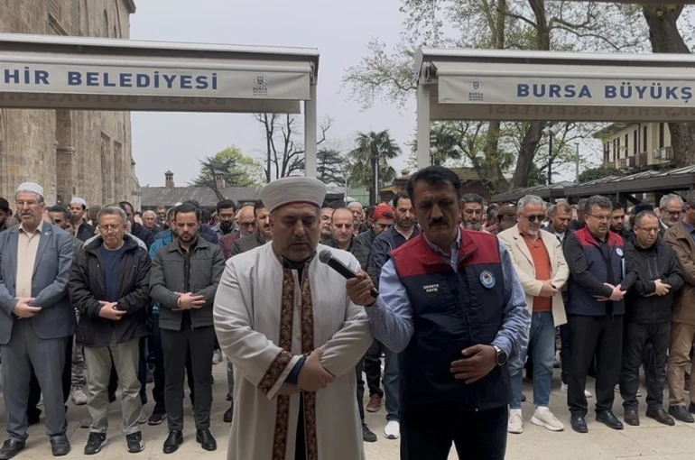 Ayla öğretmen ve 8 öğrenci için Bursa’da gıyabi cenaze namazı kılındı