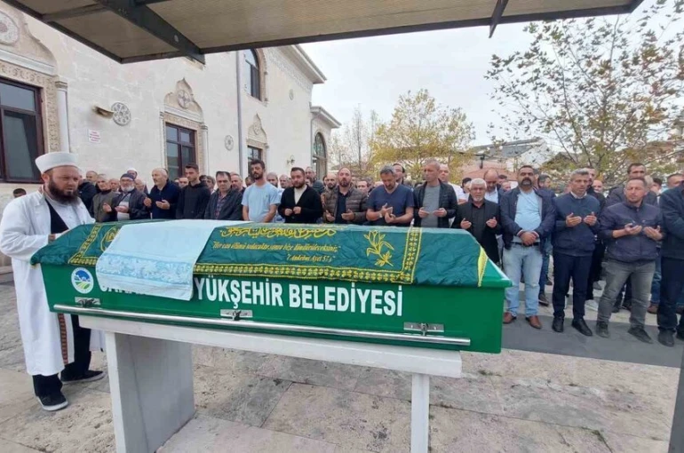 Aynı kazada ölüm ayırdı: Anne dün, oğlu bugün son yolculuğuna uğurlandı