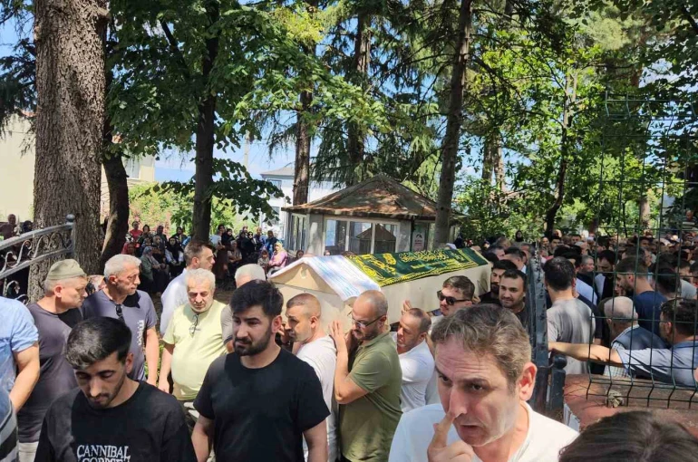 Aynı motosiklette can veren anne-baba gözyaşlarıyla uğurlandı