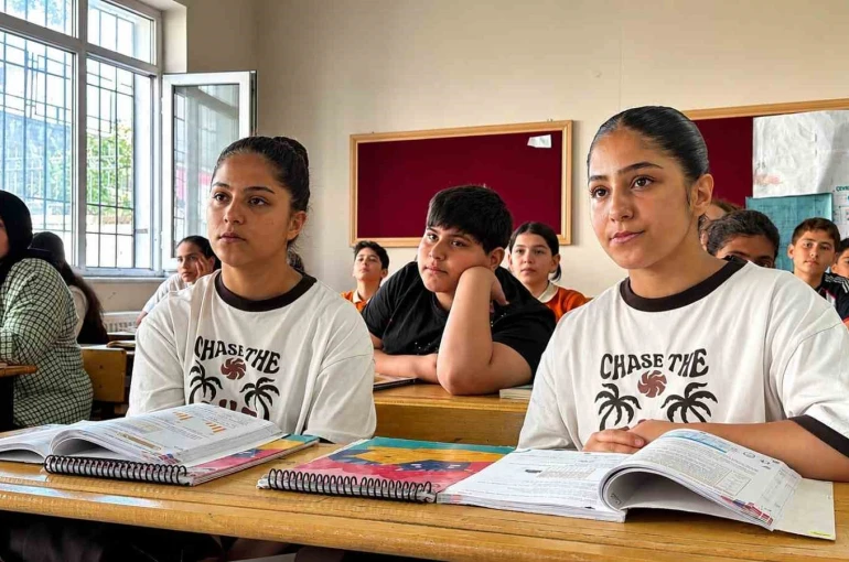 Aynı sırada başlayan yolculuk, aynı lisede devam etsin istiyorlar