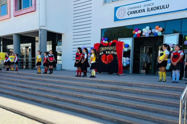 Ayvacık’ta İlköğretim Haftası kutlandı