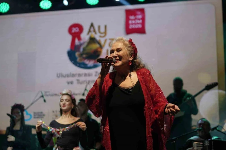Ayvalık Zeytin Hasat Festivali’nde Suzan Kardeş ile Balkan rüzgarı