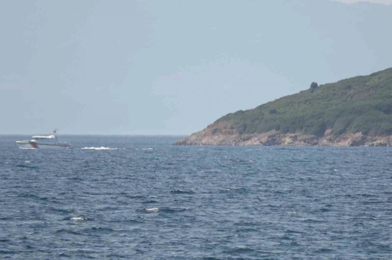 Ayvalık’ta denizde kaybolan genci arama çalışmaları aralıksız sürüyor