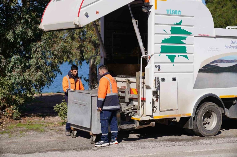 Ayvalık’ta konteynerler yaz öncesi dezenfekte ediliyor