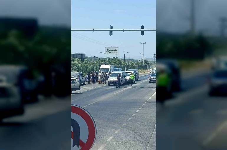 Ayvalık’ta Kozak kavşağında zincirleme kaza: 3 araç birbirine girdi