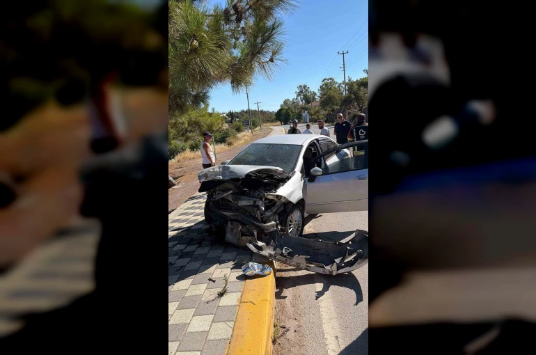 Ayvalık’ta trafik kazası: Araçta sıkışan sürücü kurtarıldı
