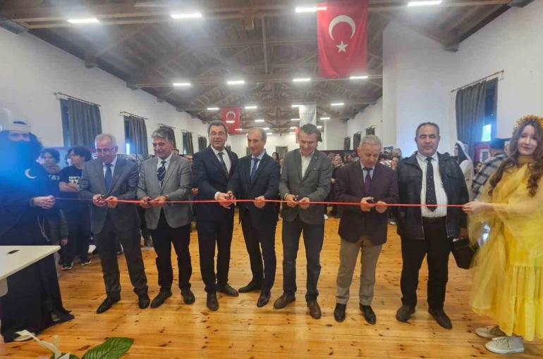 Ayvalık’ta Türk mitolojisi sergisine yoğun ilgi