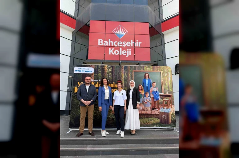 Azra Akın Bahçeşehir Kolejinde