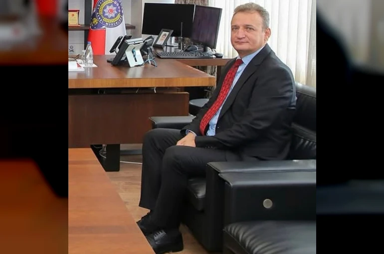 Baba Mersinli, 1996 yılında uluslararası dolandırıcılık davasında yargılanmış