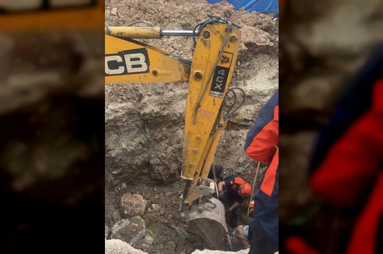Baba ve oğlu göçük altında kaldı: 2 yaralı