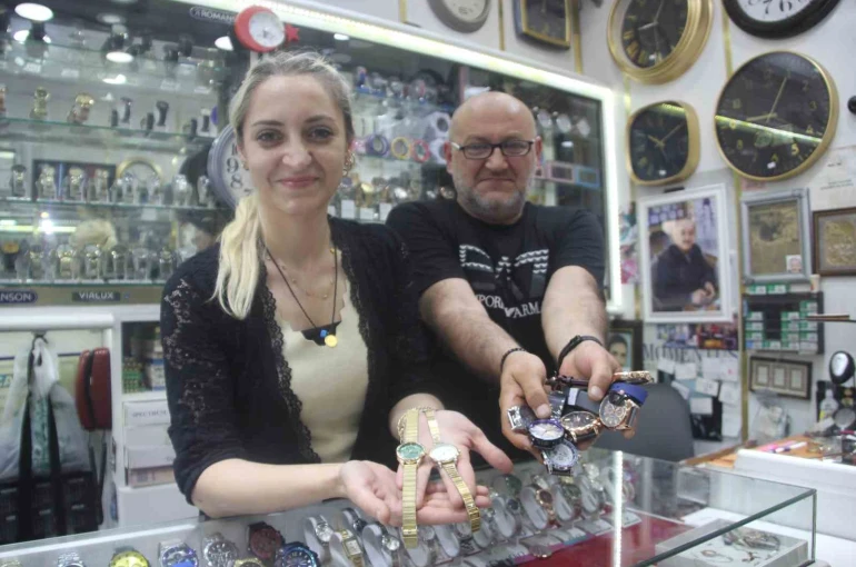 Babadan oğula 3 kuşaktır süren saatçiliğin 4’üncü kuşak kadın temsilcisi
