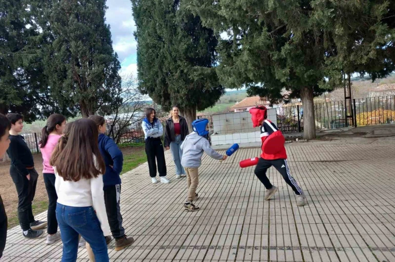 Babaeski’de üniversite öğrencilerinden köy okulunda anlamlı faaliyet