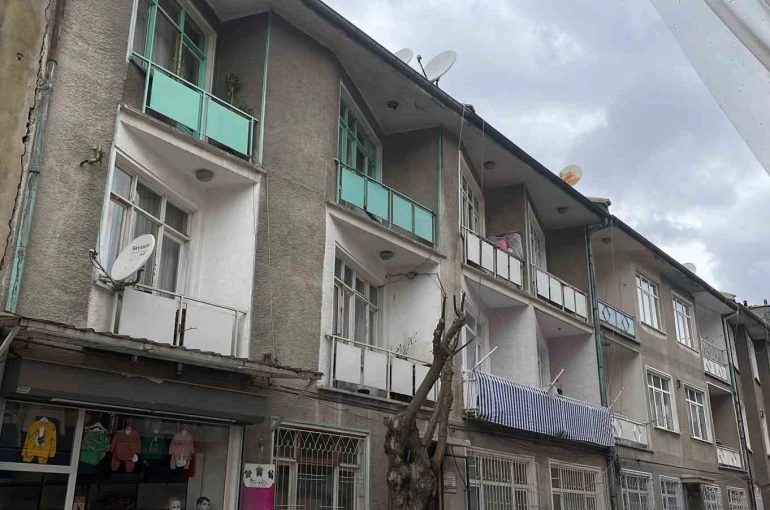 Babasını boğup öldürdükten sonra cenazesiyle 1 gün beklemiş 