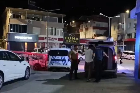 Babasını darp eden ağabeyini bıçaklandı